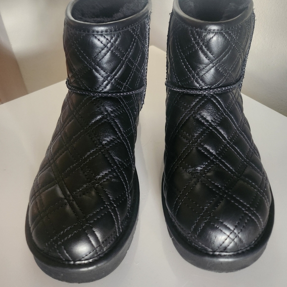 UGG Black Leather Quilted Ankle Boots Slip-On Size 6 - Picture 5 of 9